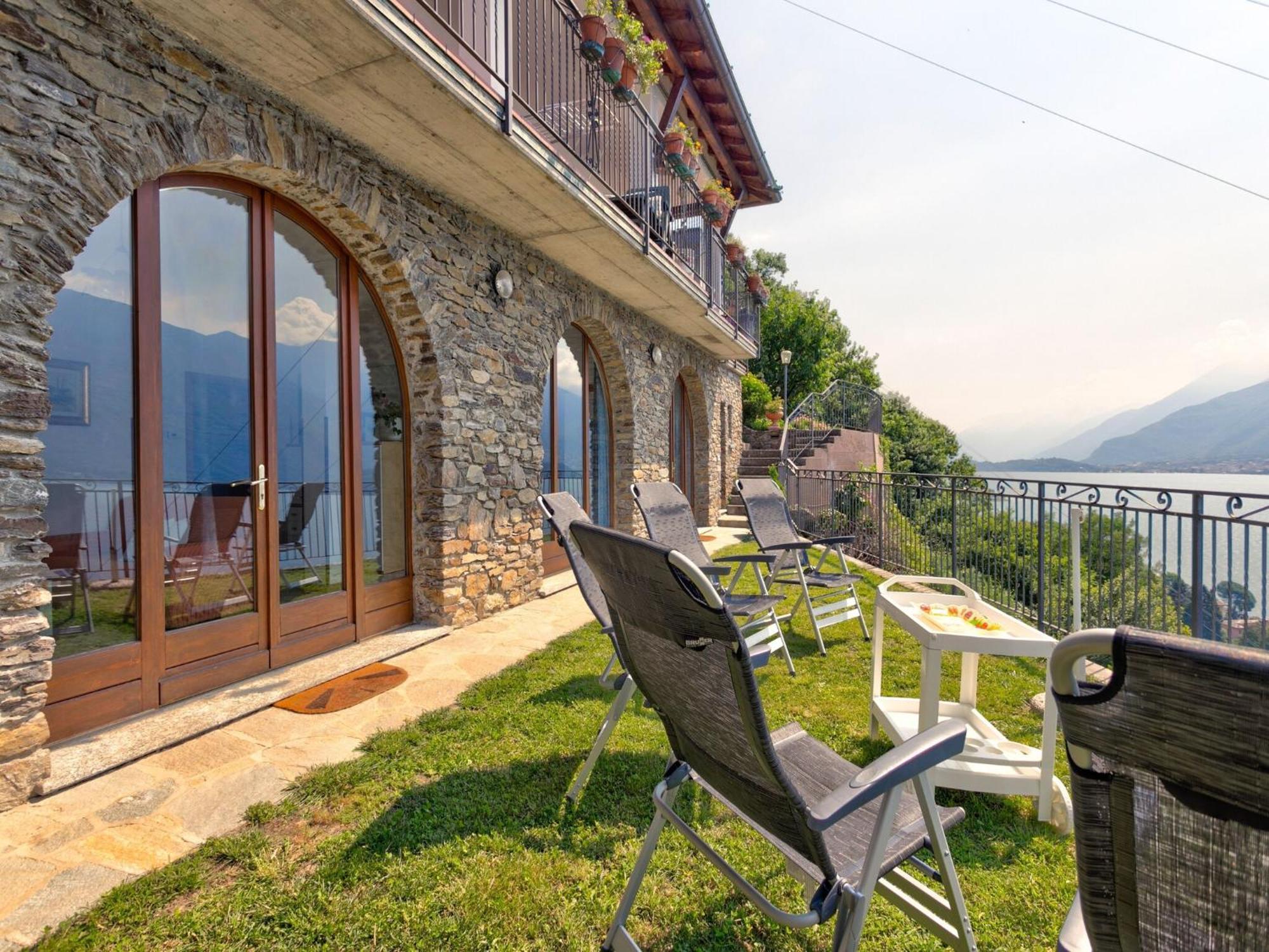 Wonderful Flat With Swimming Pool Lift And Garden Apartment Gravedona Exterior photo