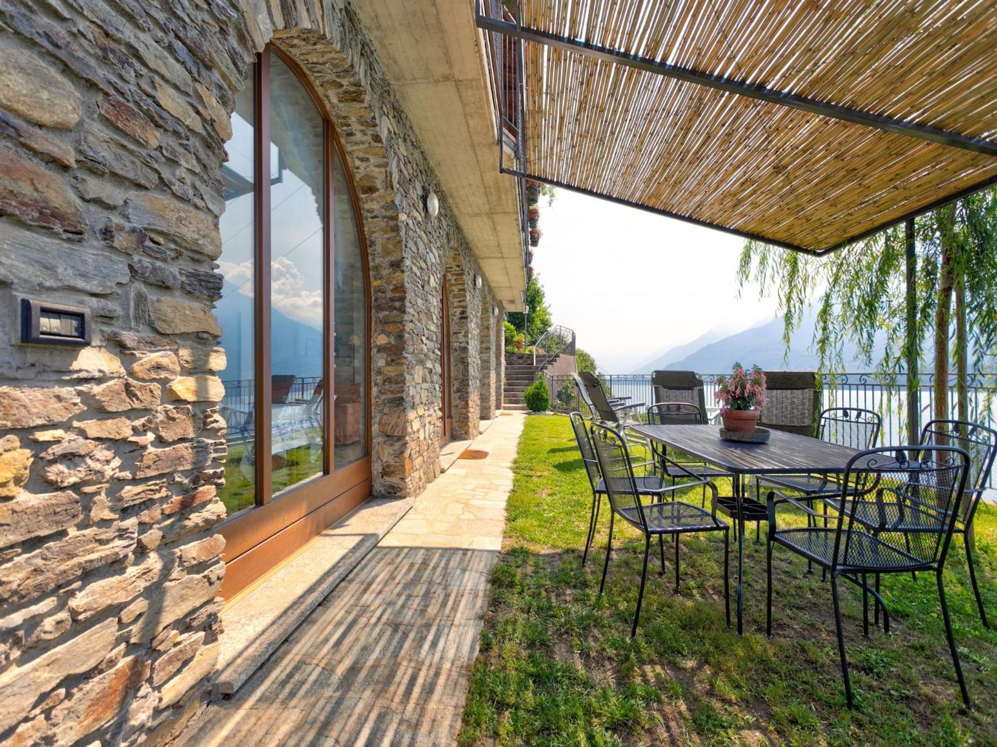 Wonderful Flat With Swimming Pool Lift And Garden Apartment Gravedona Exterior photo