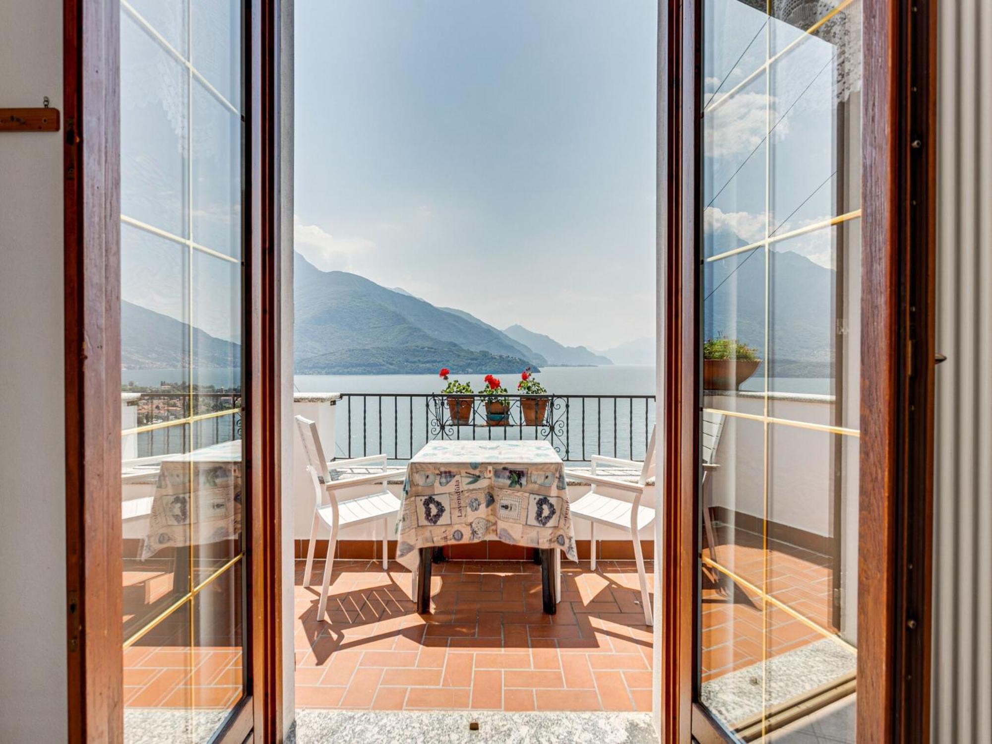 Wonderful Flat With Swimming Pool Lift And Garden Apartment Gravedona Exterior photo
